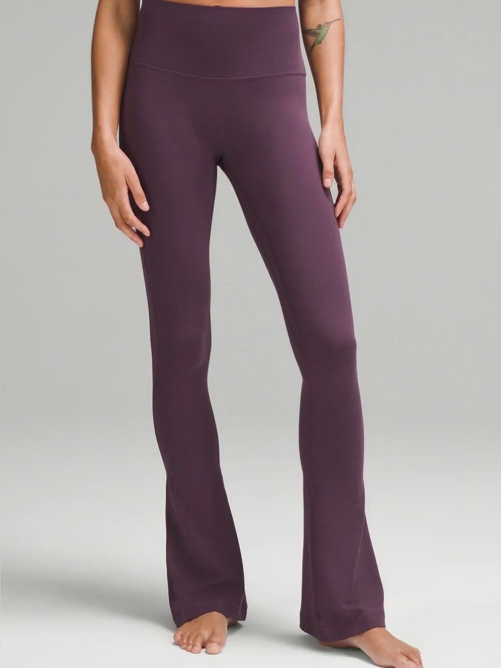 Lululemon Align High Rise Mini
Flare Pant - Grape Thistle - 8 - Reg